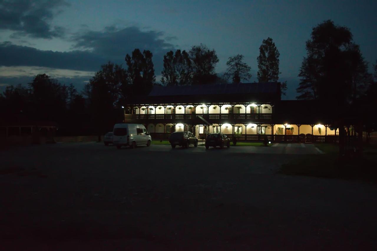 Conacul Cosaului Hotel Fejérfalva Kültér fotó